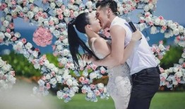 母亲爆料老公求婚视频,甜蜜求婚瞬间，见证爱情美好时刻