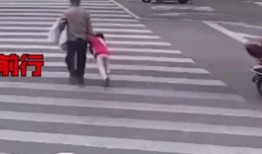 娱乐吃瓜酱爷爷闯红灯,娱乐吃瓜酱酱笑翻天