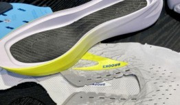 国产新碳板跑鞋爆料视频,科技革新，速度与激情并重