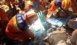 齐齐哈尔坍塌爆料视频,现场惊心动魄，紧急救援展开